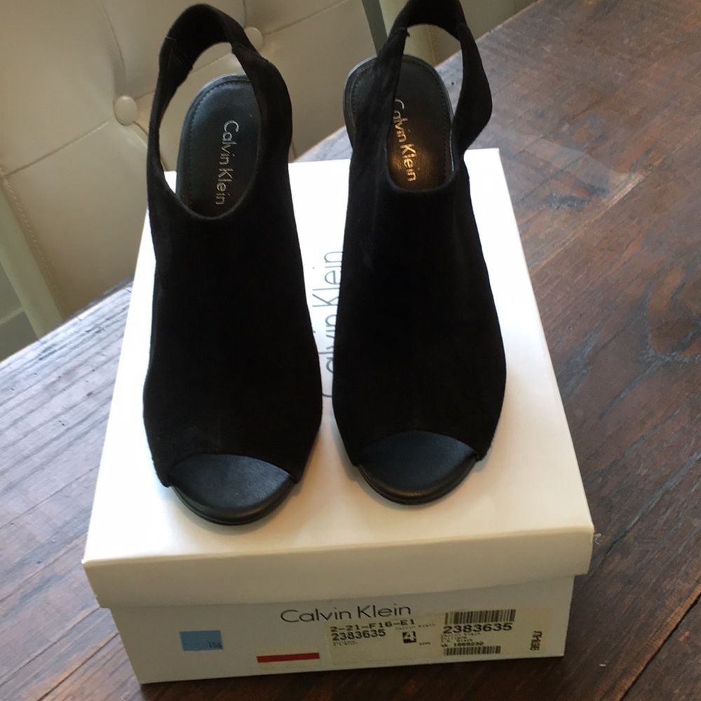 Calvin Klein size 5.5 black suede peep toe sandals